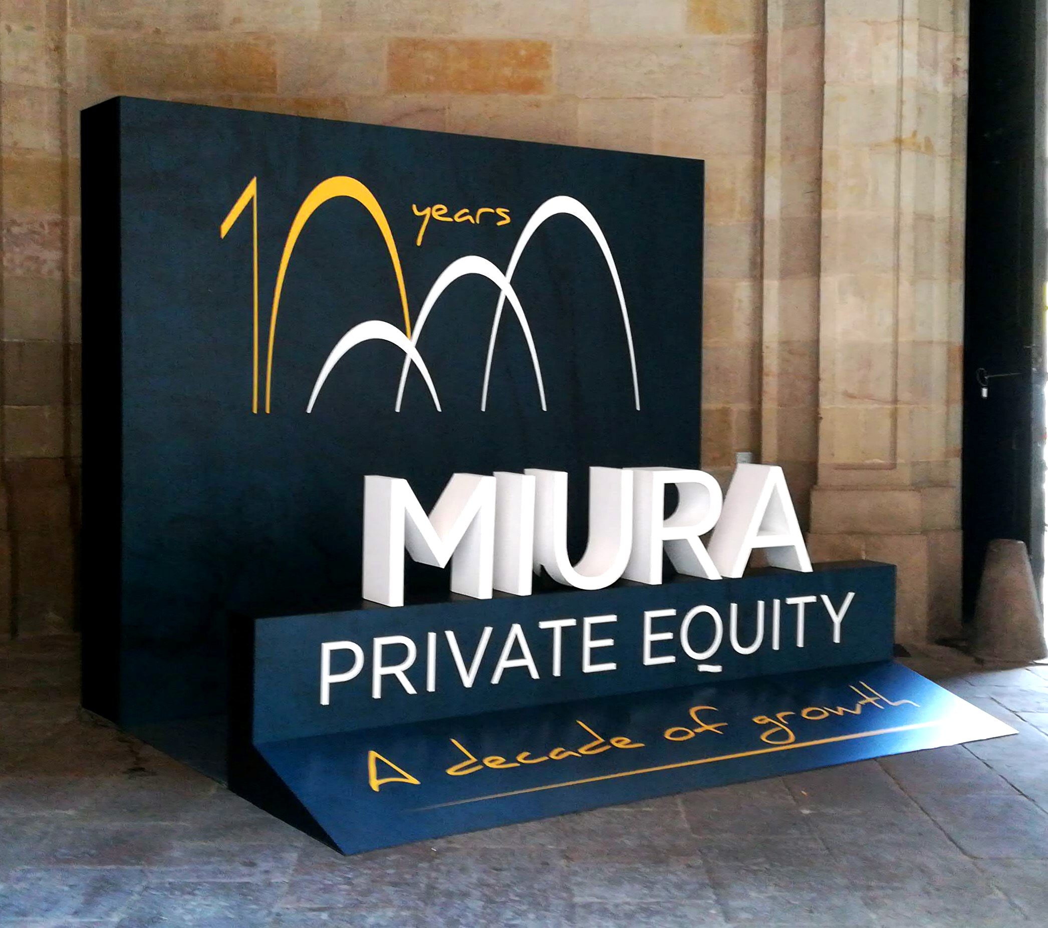 Photocall con letras corpóreas en relieve 3D