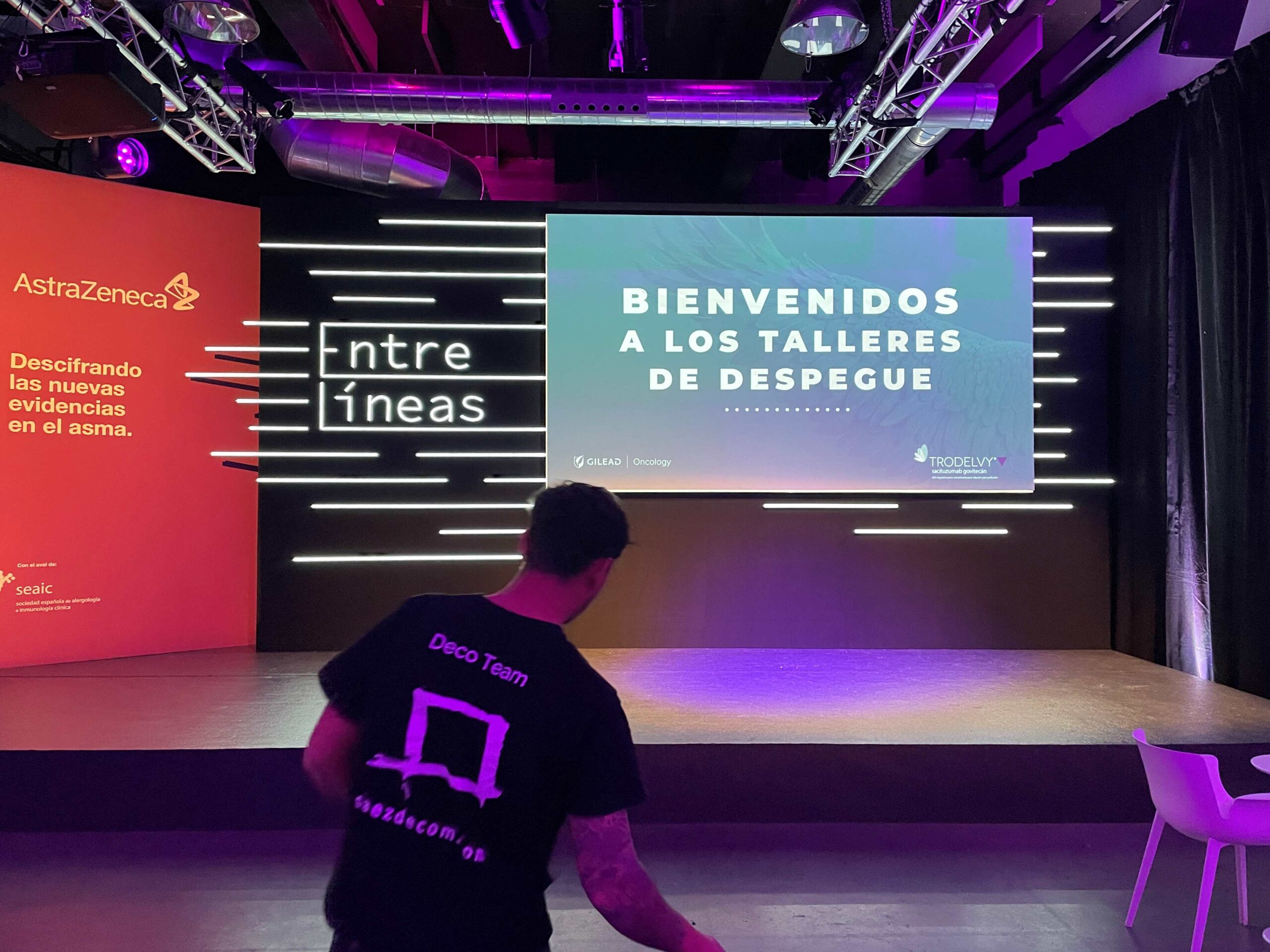 Diseño y construcción de escenografías para eventos por Saez Decom