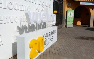 Señalética con cajas de luz para eventos corporativos fabricada por Saez Decom