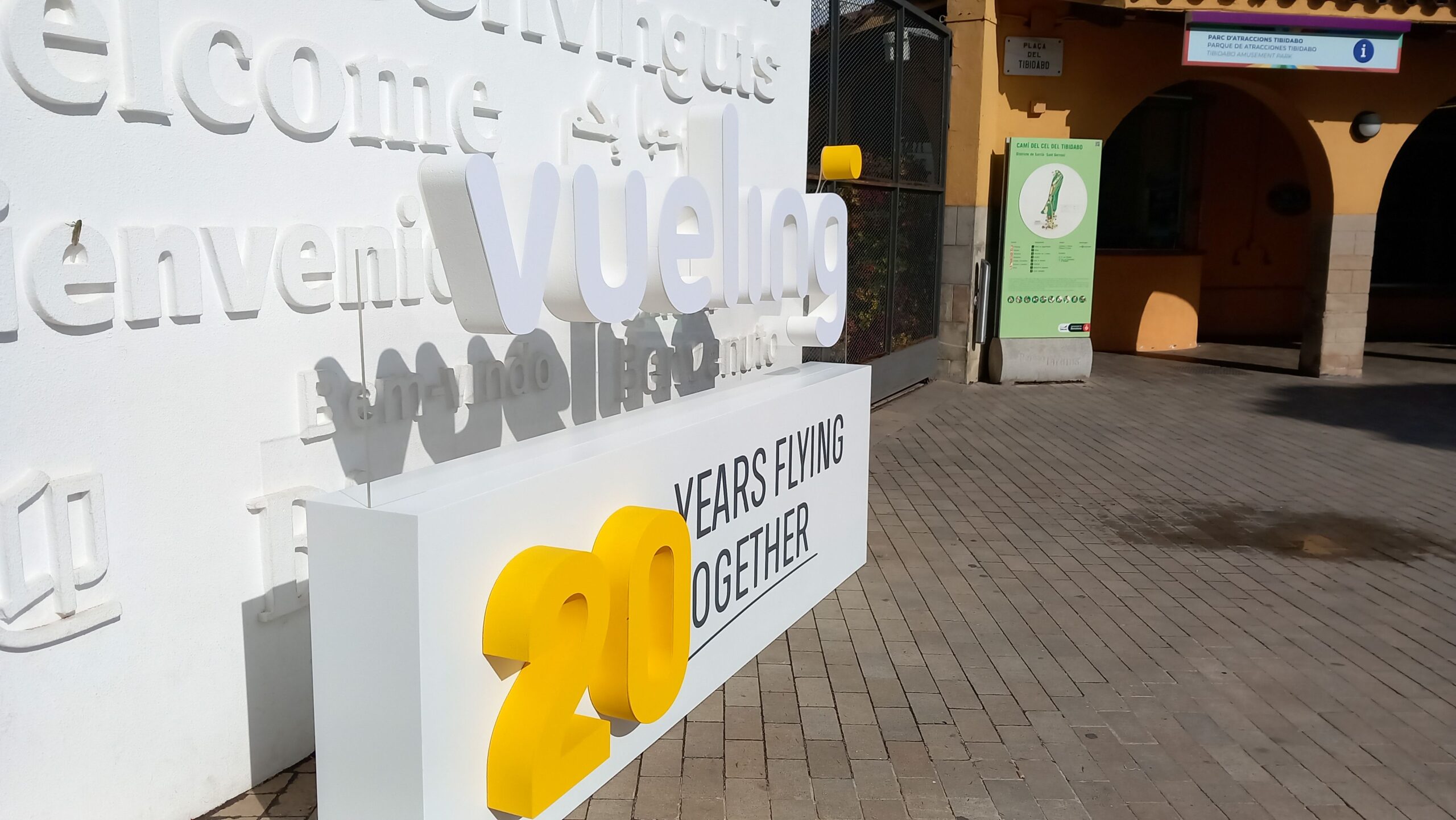 señaletica-para-eventos Señalética con cajas de luz para eventos corporativos fabricada por Saez Decom