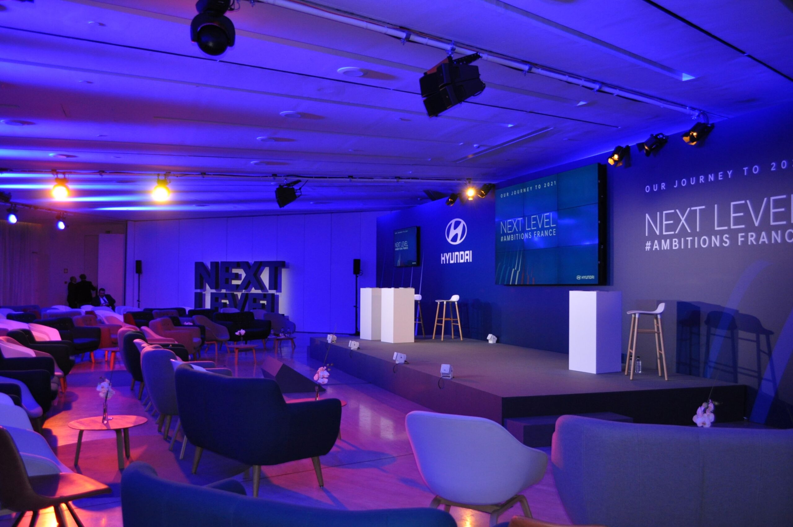 Alquiler de escenarios y tarimas para eventos Saez Decom