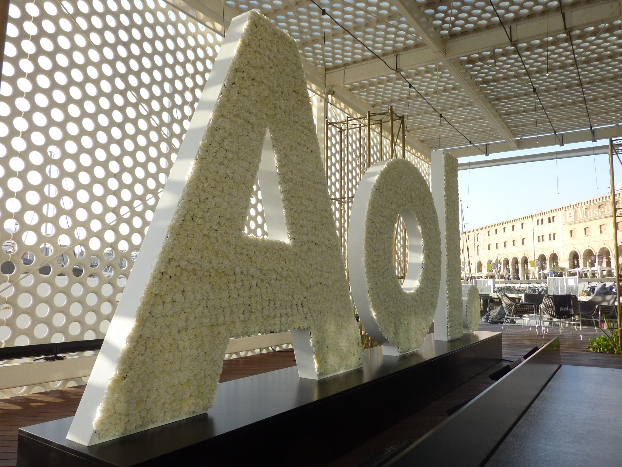 photocall-corporativo-eventos-madera-volumen Diseño y fabricación de photocalls corporativos de alta gama.