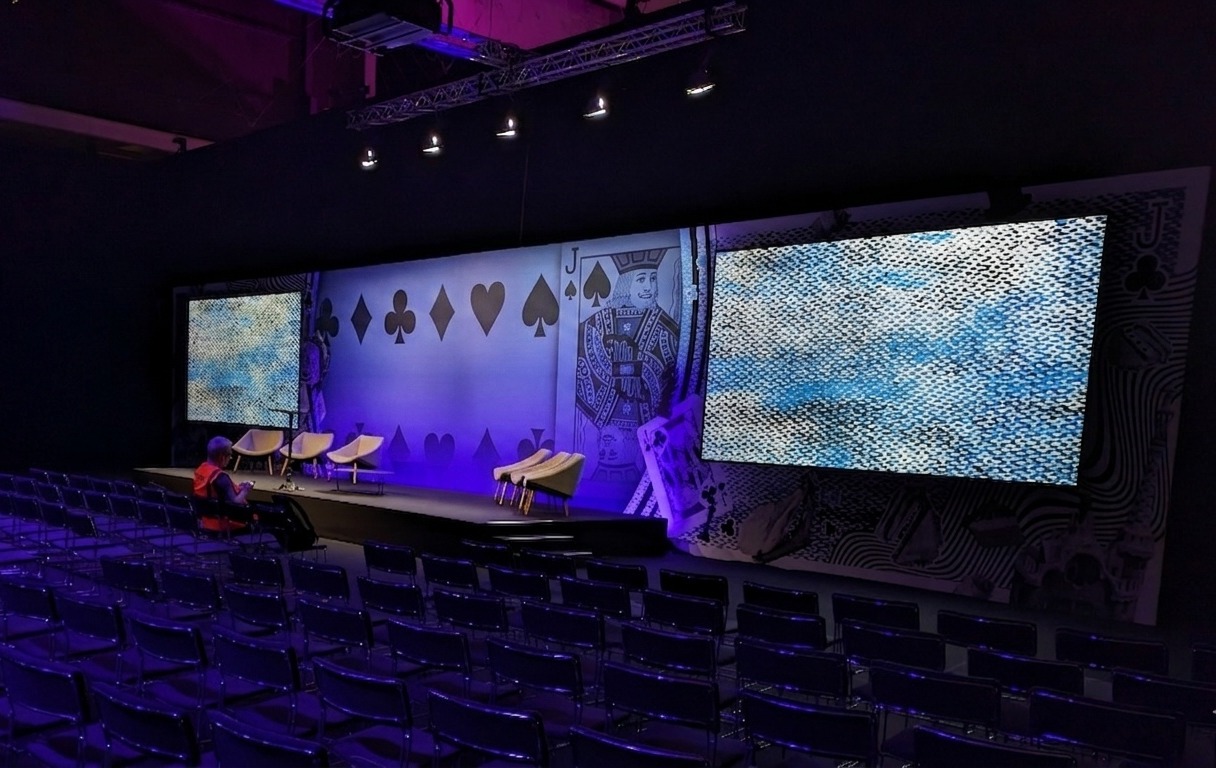 bematrix-rental-barcelona-event-backdrop Premium beMatrix rental backdrop setup for a corporate event in Barcelona